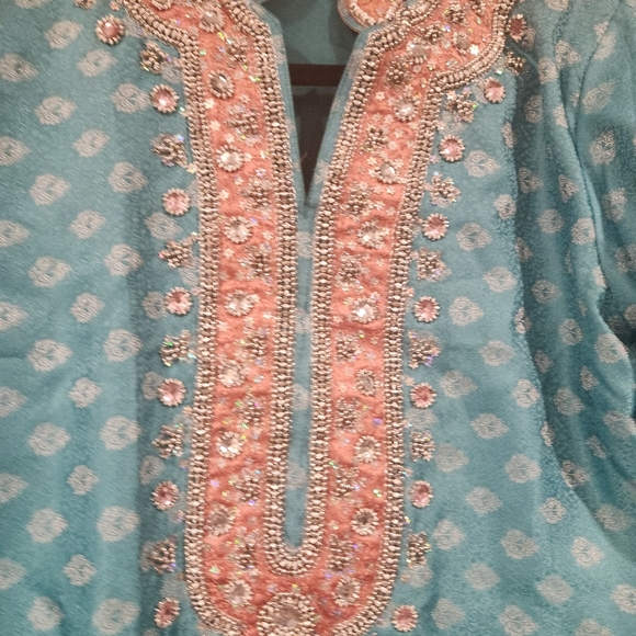 Indian outfit - Picture 2 of 3